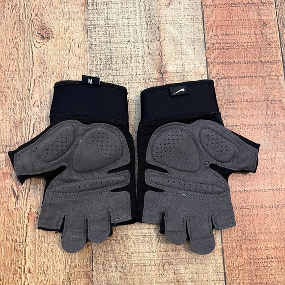 NIKE Men's Extreme Fitness Gloves - Picture 4 of 7
